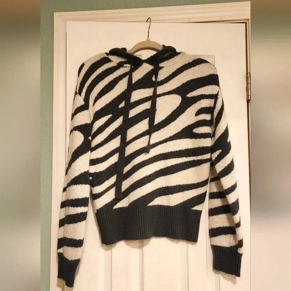 Womens Nine West Zebra Print Sweater Hoodie Size Small - Picture 1 of 4